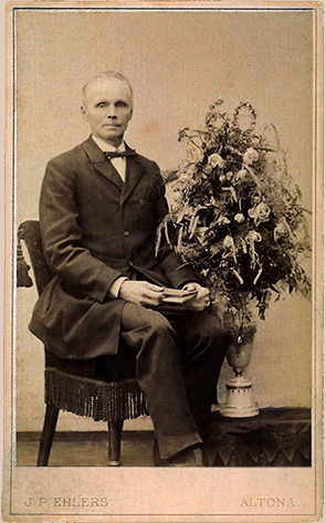 CDV Ehlers: Herrenbildnis mit Blumengebinde recte
