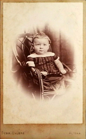 CDV Altona - Ehlers, Gebrüder - Kind im Stuhl - recte
