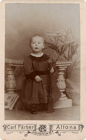 110106 CDV - Altona - Frber - Kind mit Gewehr - recte