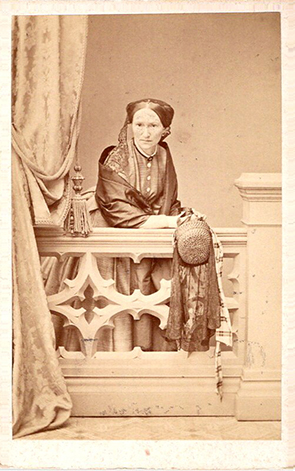 CDV Jrgens - Frauenbildnis, sitzend - recte