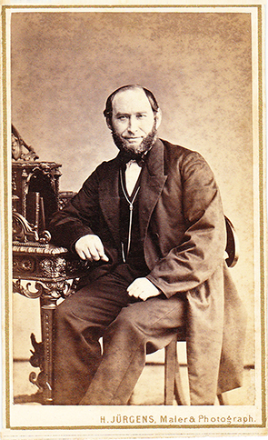 CDV Altona Jrgens Sitzender Mann recte