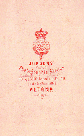 Altona - Jrgens Witwe - Frau stehend - verso