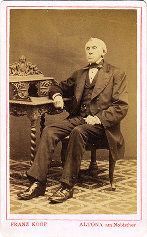 Altona - CDV - Kp - Sitzender Herr recte
