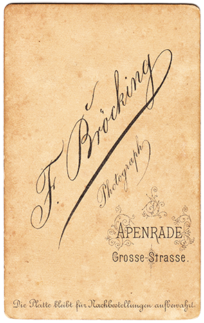 Damenbildnis in Kulisse verso