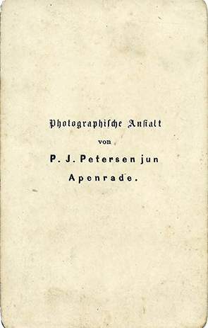 Apenrade Petersen Gruppenbild - Revers