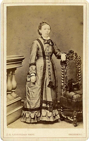 CDV Lubeseder - Frauenganzbildnis stehend - recte