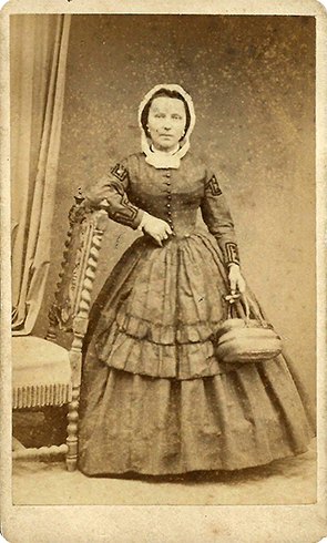 CDV - Brtt - Frauenganzbild - recte