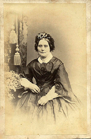 CDV Brtt - Frauenbrustbild - recte