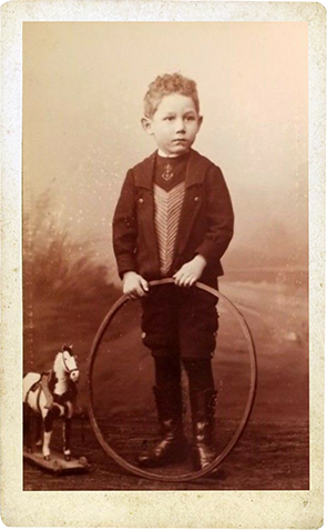 111076 - CDV - Christiansfeld - Bau - Junge mit Reifen - recte - klein