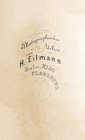 Flensburg - Eilmann - Sitzende Damen - verso