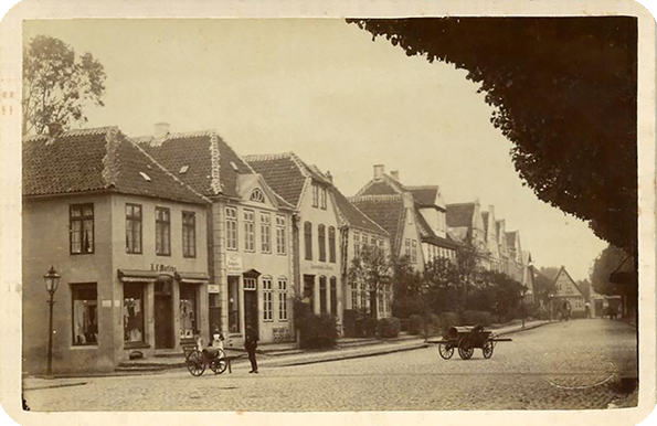 Friedrichstadt - Kabinettfoto - Westseite des Marktes - klein
