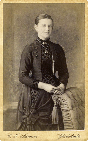 Glckstadt - Schweim - CDV - Dame am Sofa - klein recte