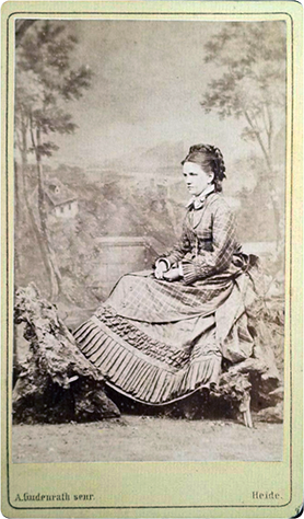 120703 - CDV - Heide - Gudenrath, A. senior - Dame in Kulisse - recte - klein