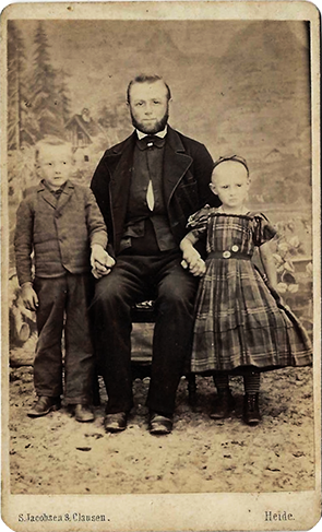 Heide Jacobsen & Clausen Vater mit Kindern