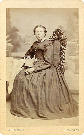 CDV Neumnster Andersen Frauenganzbild recte