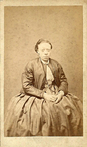 Dreesen - Frau mit langer Kette