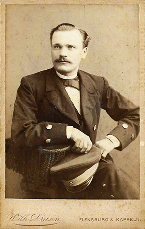 Dreesen - Junger Mann in Uniform