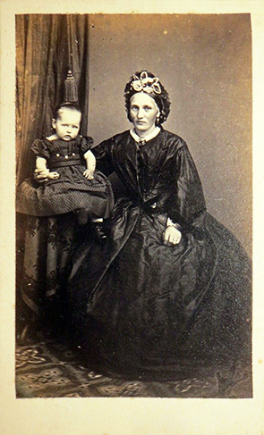 CDV Kiel Hinrichsen - Frau mit Kind recte
