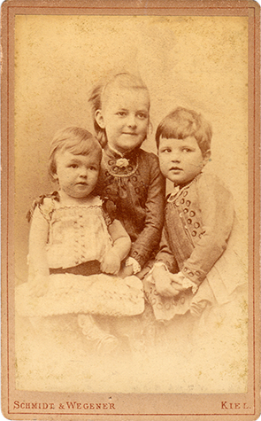 Kiel Schmidt & Wegener CDV Kindertrio recte