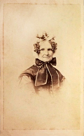 130327 - CDV - Kiel - Schwieger - Dame mit Schleife - recte