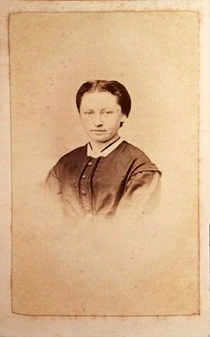 130327 - CDV - Kiel - Schwieger - Dame mit Mittelscheitel - recte