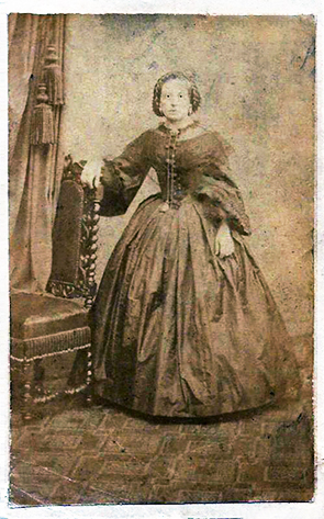 Lbeck - Nhring - CDV Damenganzbildnis recte