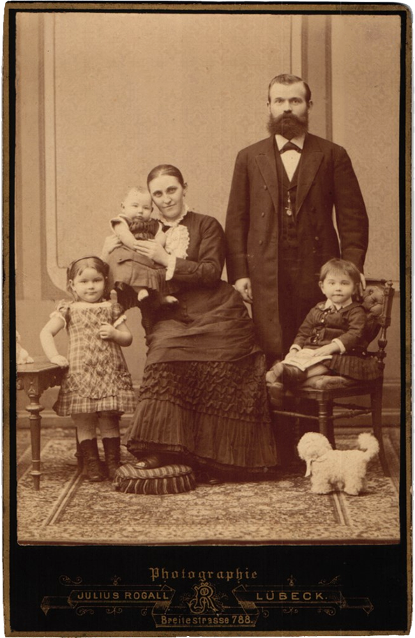 130441 - CAB - Lbeck - Rogall - Familienbild - recte