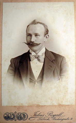 130441 - CDV - Lbeck - Rogall - Herr mit Schnurrbart - recte