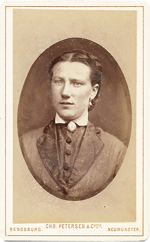 CDV Neumnster Petersen - Frau im Oval recte
