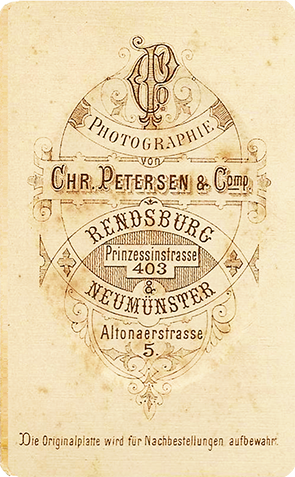 CDV Neumnster Petersen - Soldat in Kulisse koloriert verso