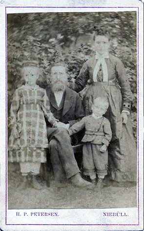 CDV Niebll Petersen Familienbildnis recte