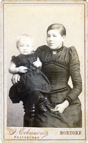 CDV Nortorf Eckmann Frau mit Kind recte