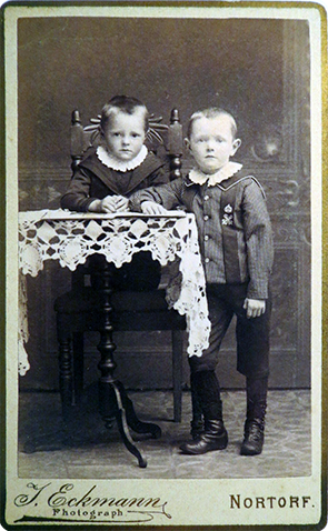 CDV Nortorf bei Neumnster - Zwei Jungen - recte