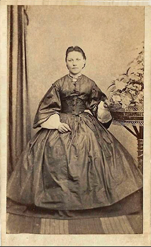 CDV Nortorf - Voss - Damenganzbildnis - recte