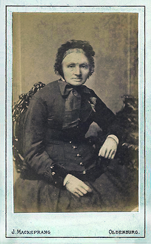 131701 - Oldenburg - CDV - Mackeprang - Frau, sitzend - recte