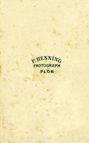 CDV Pln Henning Damenganzbildnis - verso