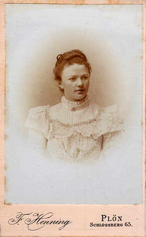 CDV Pln Henning - Brustbild Junge Dame - recte
