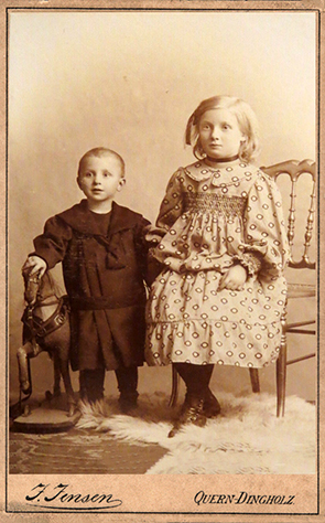 140401 - CDV - Quern - Jensen - Kinder und Holzpferd - klein - recte