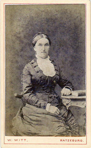 CDV Ratzeburg Witt - Damenganzbild - recte