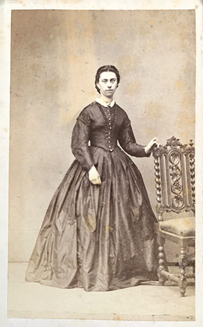 CDV Rendsburg Mertens junior - Dame am Stuhl recte