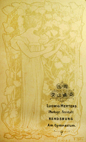 CDV Rendsburg Mertens junior - Dame im Puffrmelkleid verso