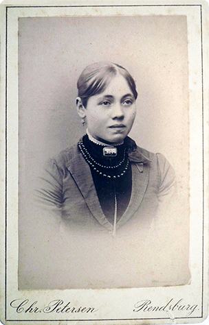 CDV Rendsburg Petersen - Damenbrustbild Vignette recte