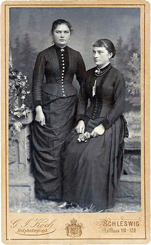 Schleswig - Koch - Zwei Frauen recte