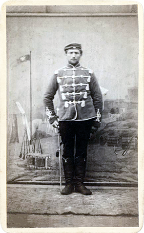 CDV Schleswig - Lorenzen, Witwe - Strammstehender Soldat recte