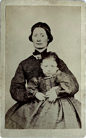 140707 CDV - Schleswig Schnittger - Frau und Kind - recte - klein