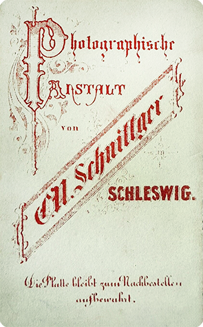 140707 CDV - Schleswig Schnittger - Frau und Kind - verso - klein