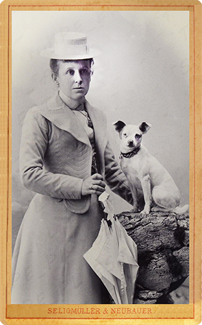 140708 - CDV - Schleswig - Seligmller - Frau mit Hund - recte - klein