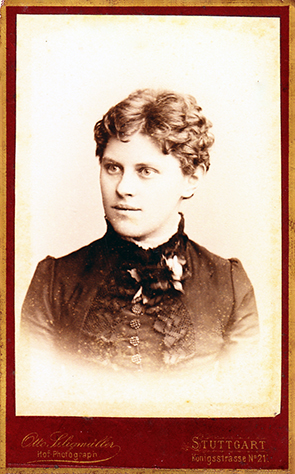 CDV 140708 - Schleswig - Seligmueller - Frauenportrait - rechte - klein