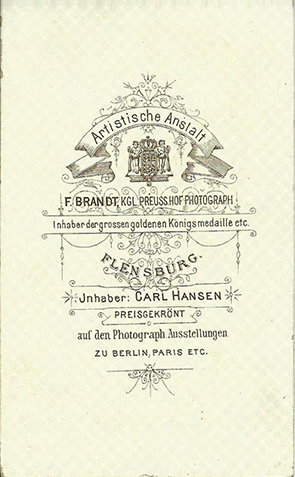 140715 - CDV - Schleswig - Brandt - Mädchen mit Klötzchen verso - klein