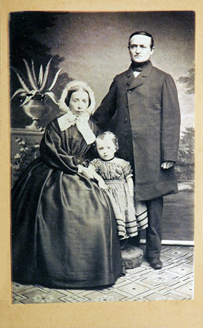 CDV Tondern Weste - Dame sitzend - recte